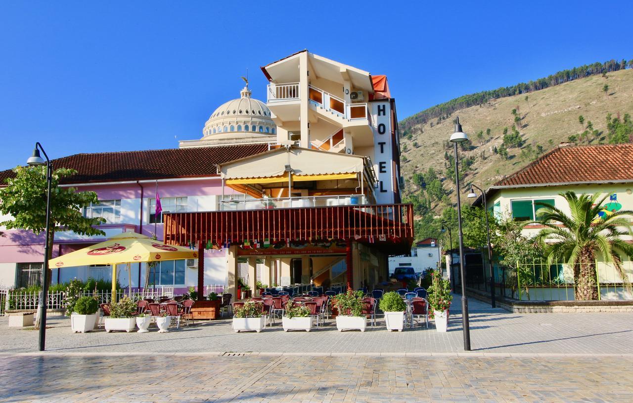 Hotel Orestiada Berat Esterno foto